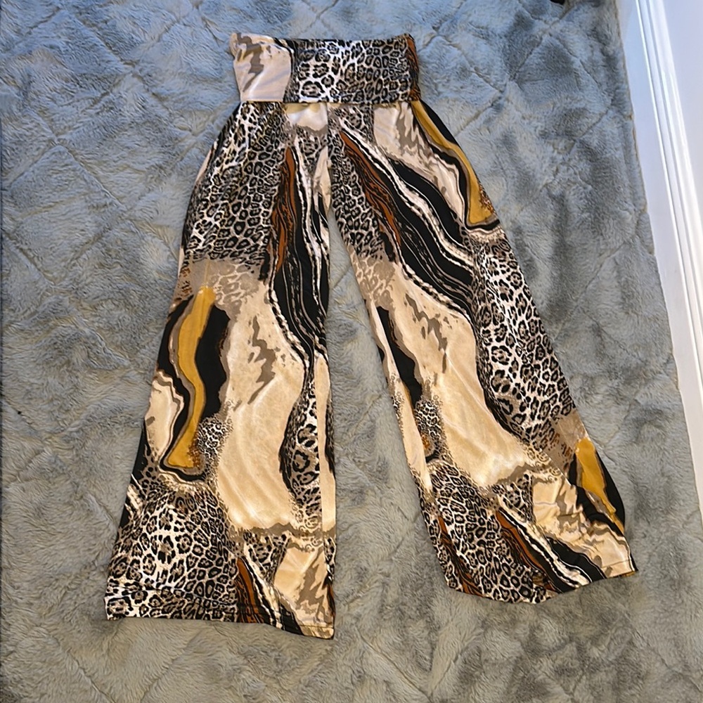 Chic Leopard Print Wide-Leg Pants